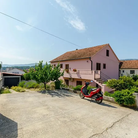 アパート Lavcevic ヴルボスカ